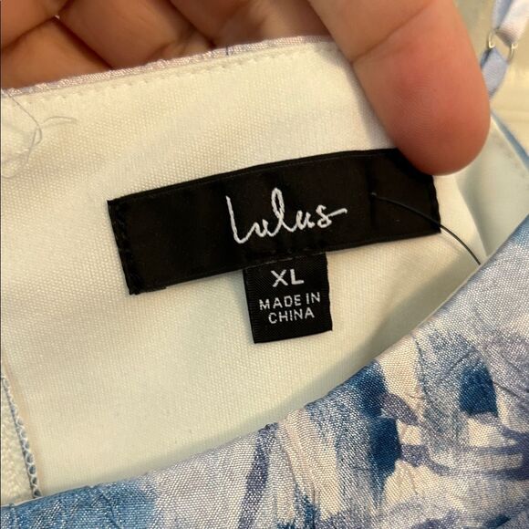 LULU'S Size XL NWT Sweet Wonder White Blue Floral Sleeveless Pleated Crop Top - Picture 4 of 8